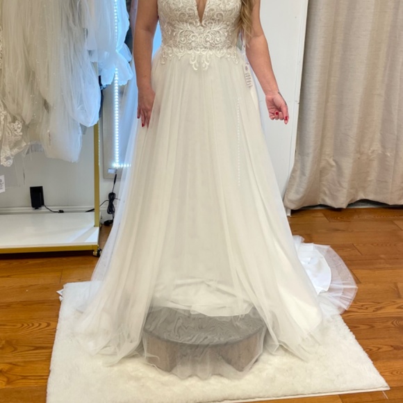Stella York wedding gown - Picture 4 of 5